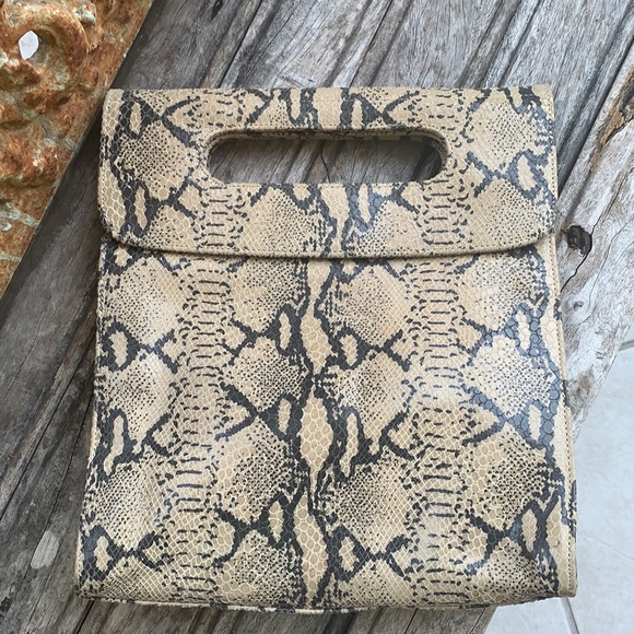 Brio Clutch - Picture 2 of 7